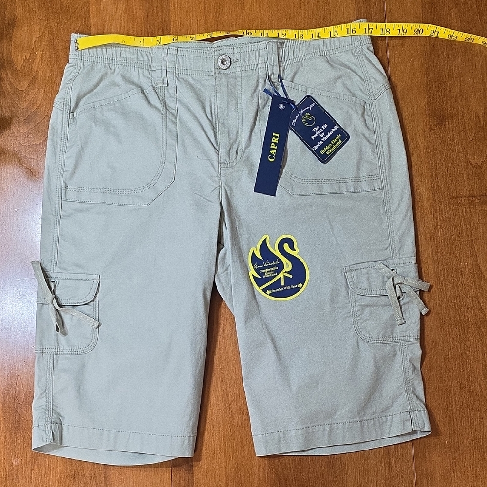 Gloria Vanderbilt Tan Cargo Shorts Relaxed Fit